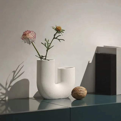 Frendorf | U-shaped minimalist vase