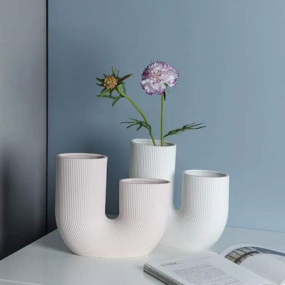 Frendorf | U-shaped minimalist vase