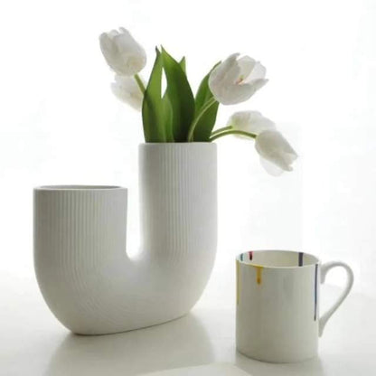 Frendorf | U-shaped minimalist vase