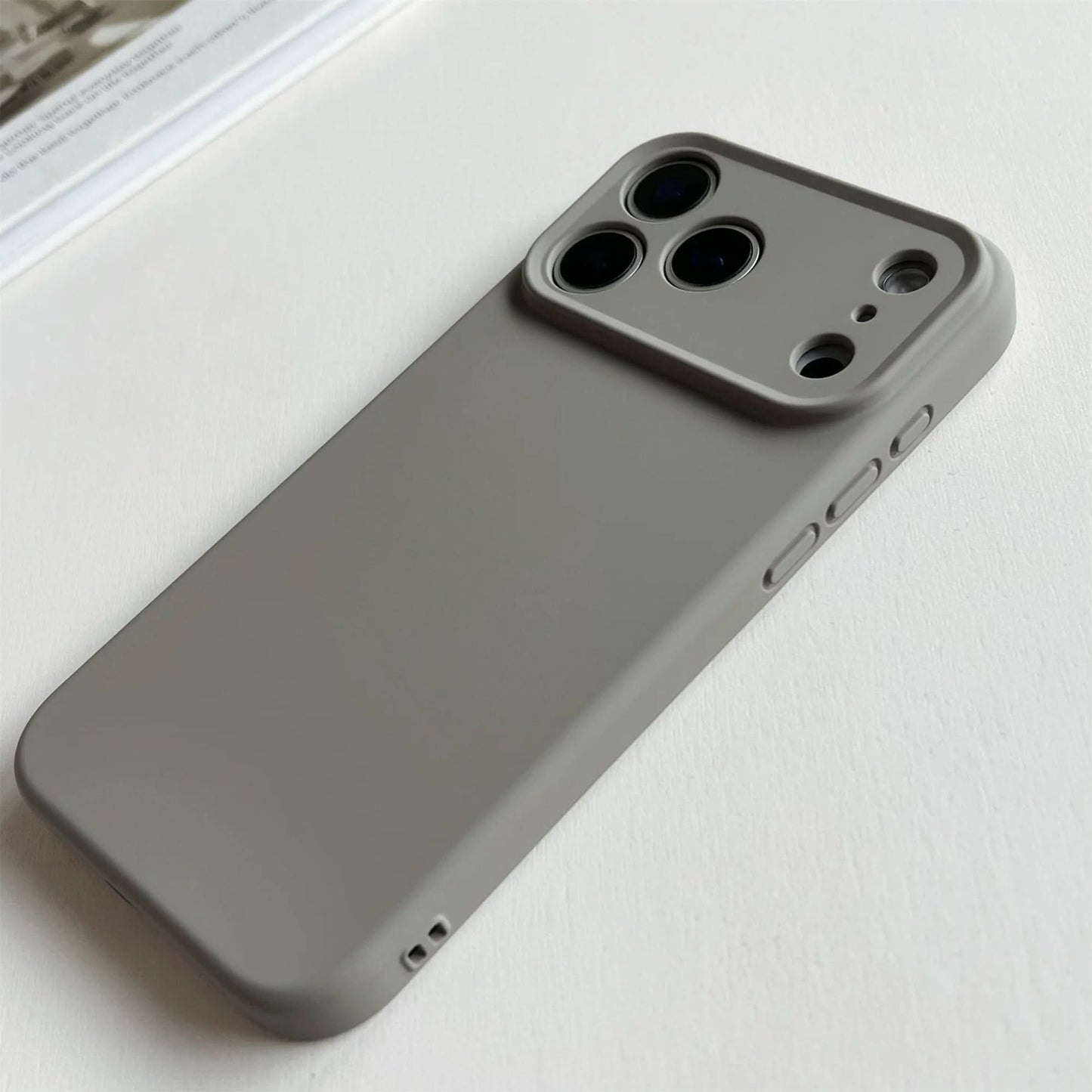 Colorful, shockproof silicone case for the iPhone 16 & 17 Series
