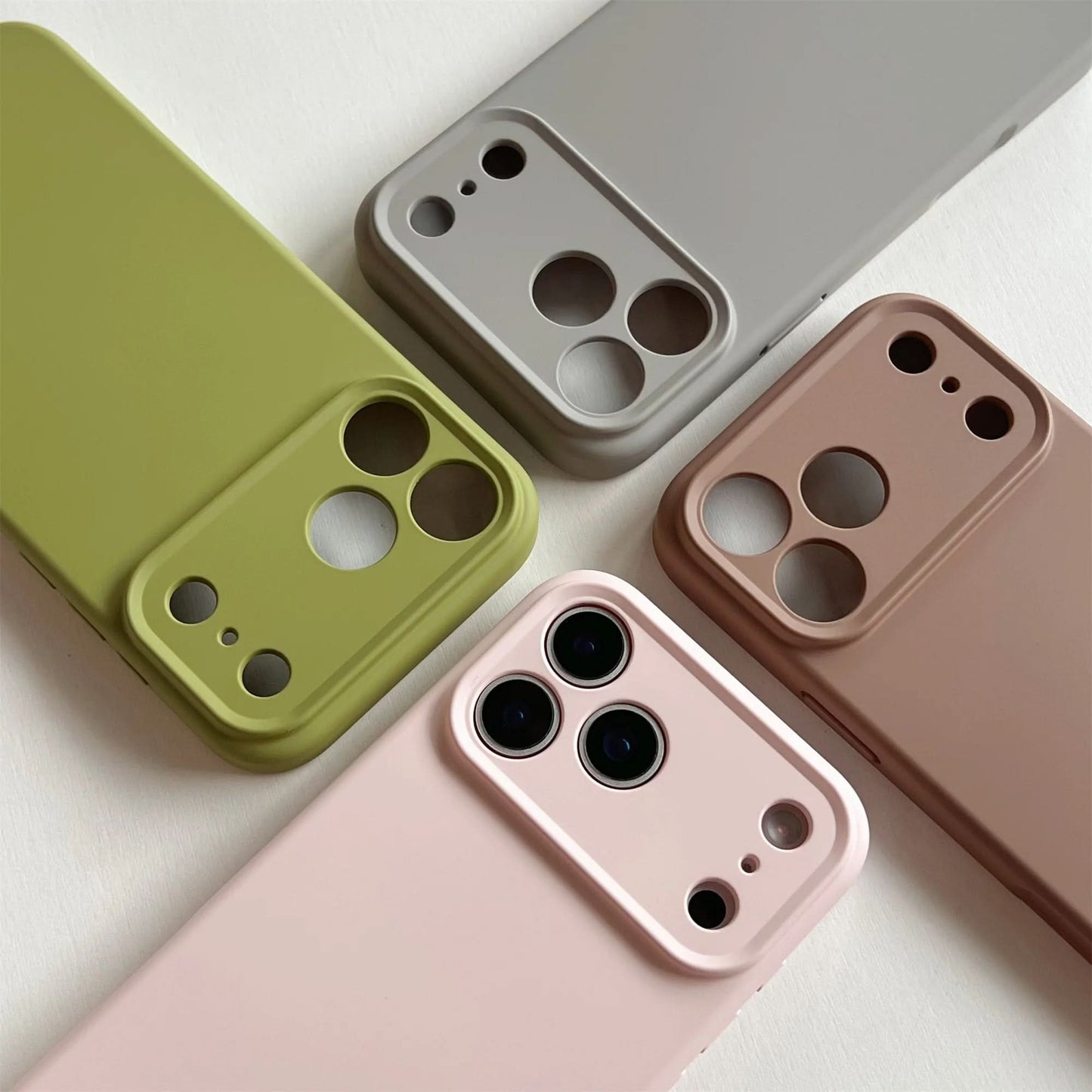 Colorful, shockproof silicone case for the iPhone 16 & 17 Series