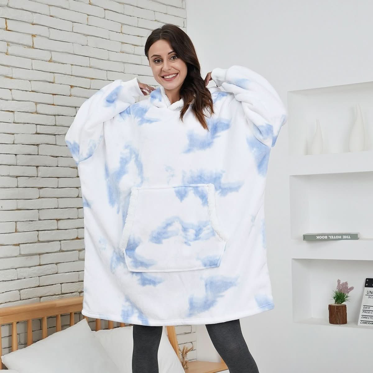 Skanto | Fleece Hoodie Blanket for Ultimate Comfort