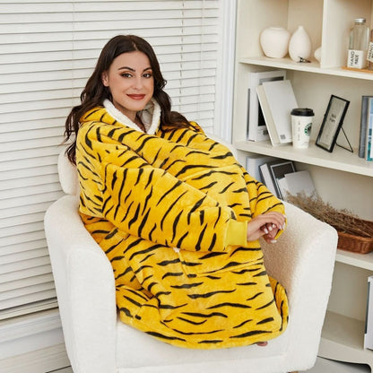 Skanto | Fleece Hoodie Blanket for Ultimate Comfort