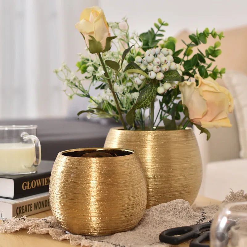 BowLift | Gold-coated flower pot