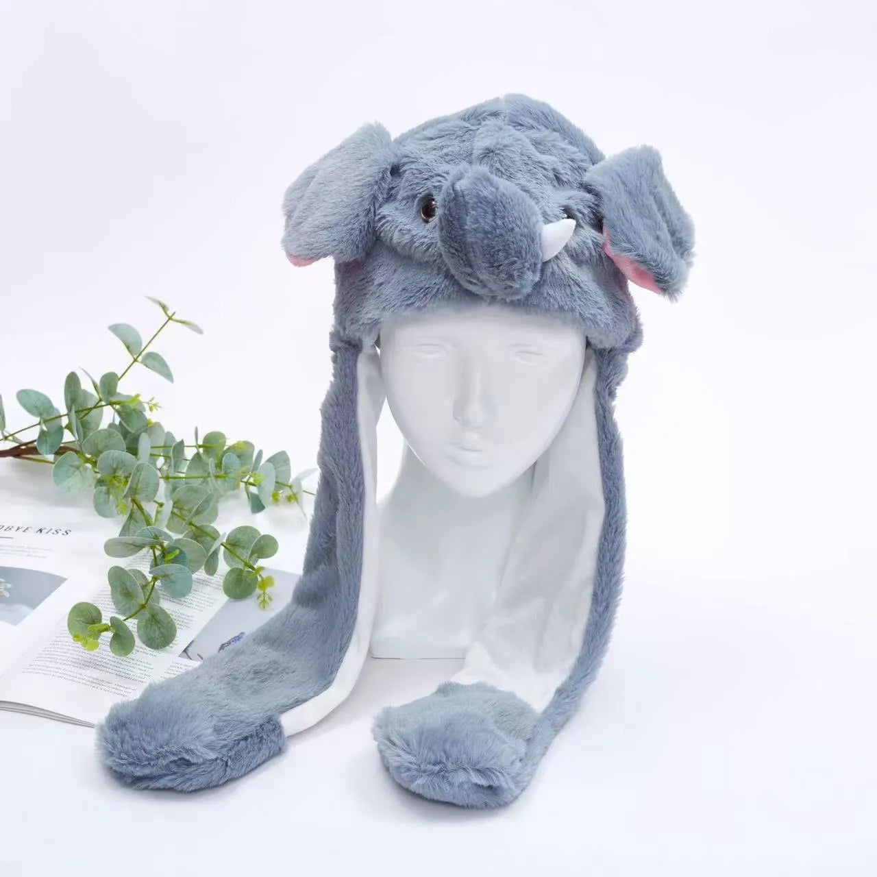 Cute hat with moving ears Skanto