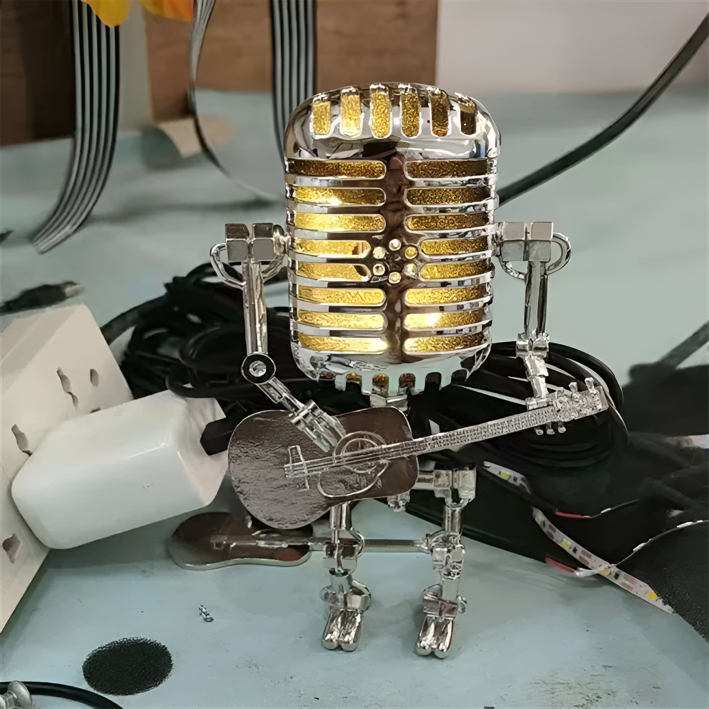 Robot lamp with guitar – Vintage-style LED decoration for the desk