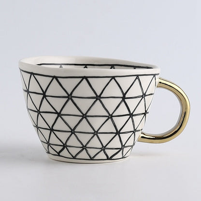 BowLift | Cup with abstract geometric pattern and gold handle