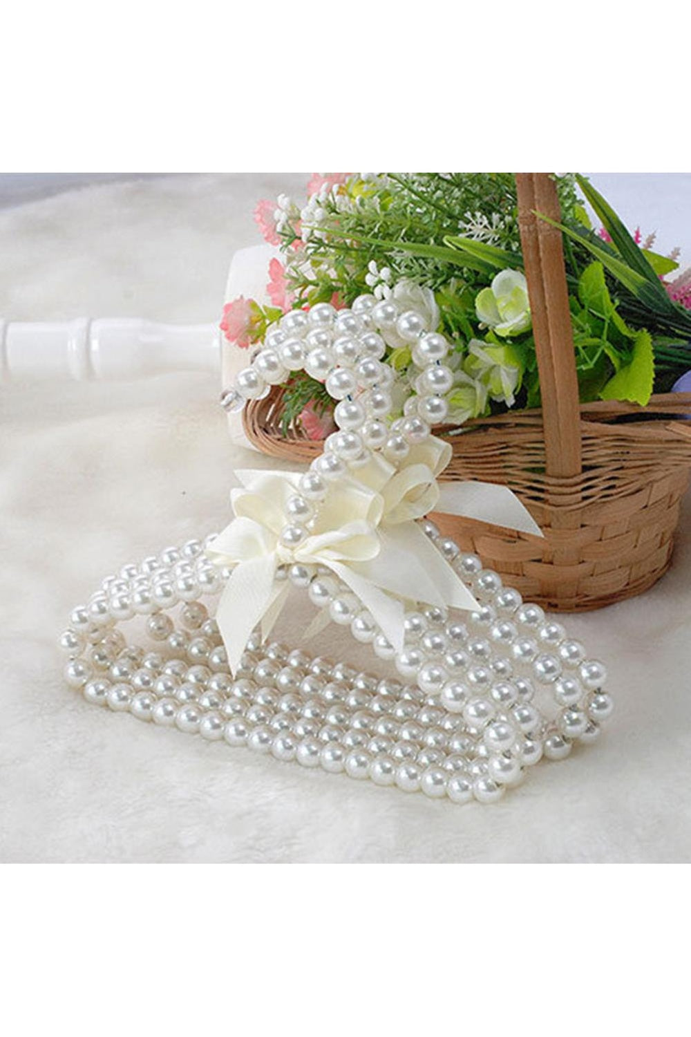 Pearl clothes hanger | Bowlift