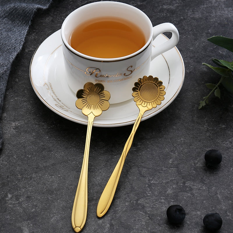 Skanto | 8-Piece Stainless Steel Teaspoon Set with Floral Design
