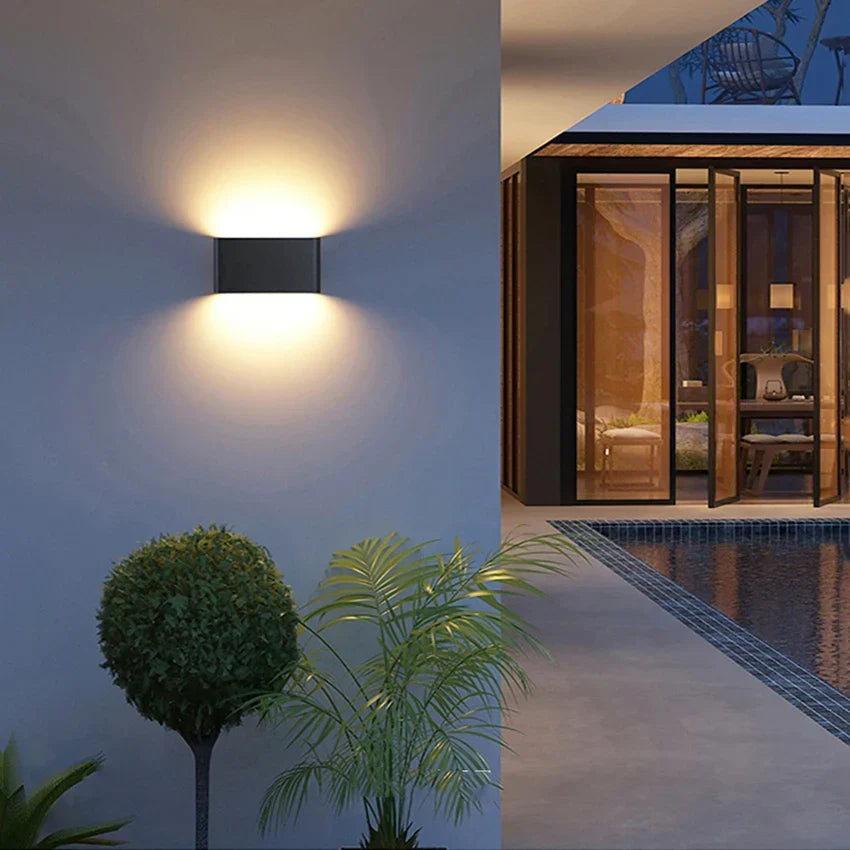 Weatherproof LED Wall Light, Robust Decorative Wall Lamp for Indoor and Outdoor Use | Karnz