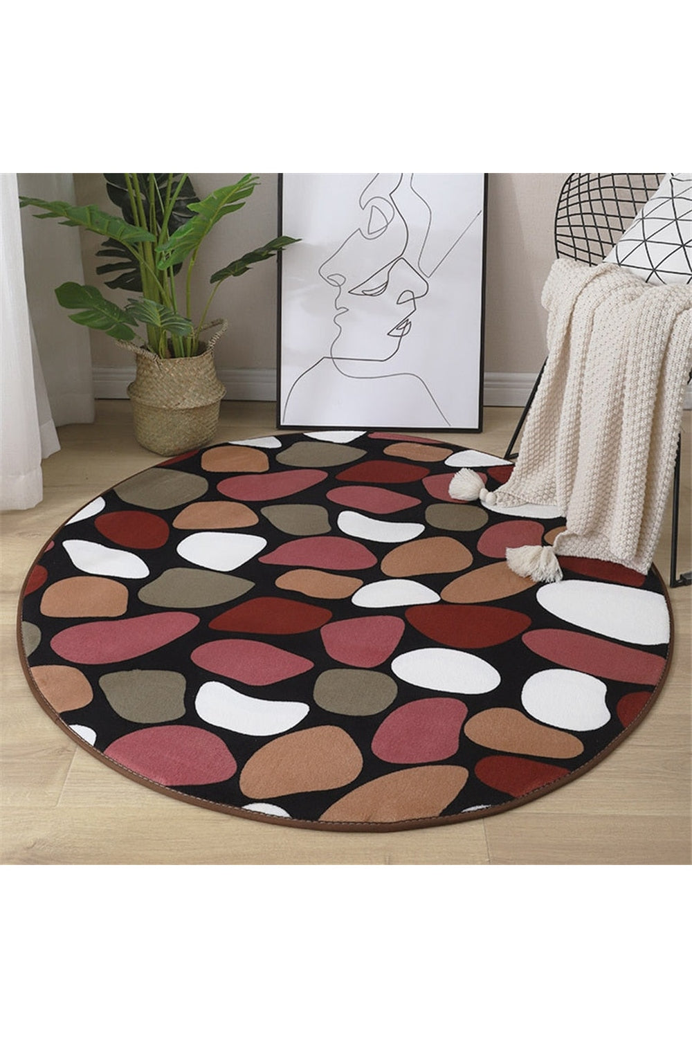 Soft, round rug with coral pattern