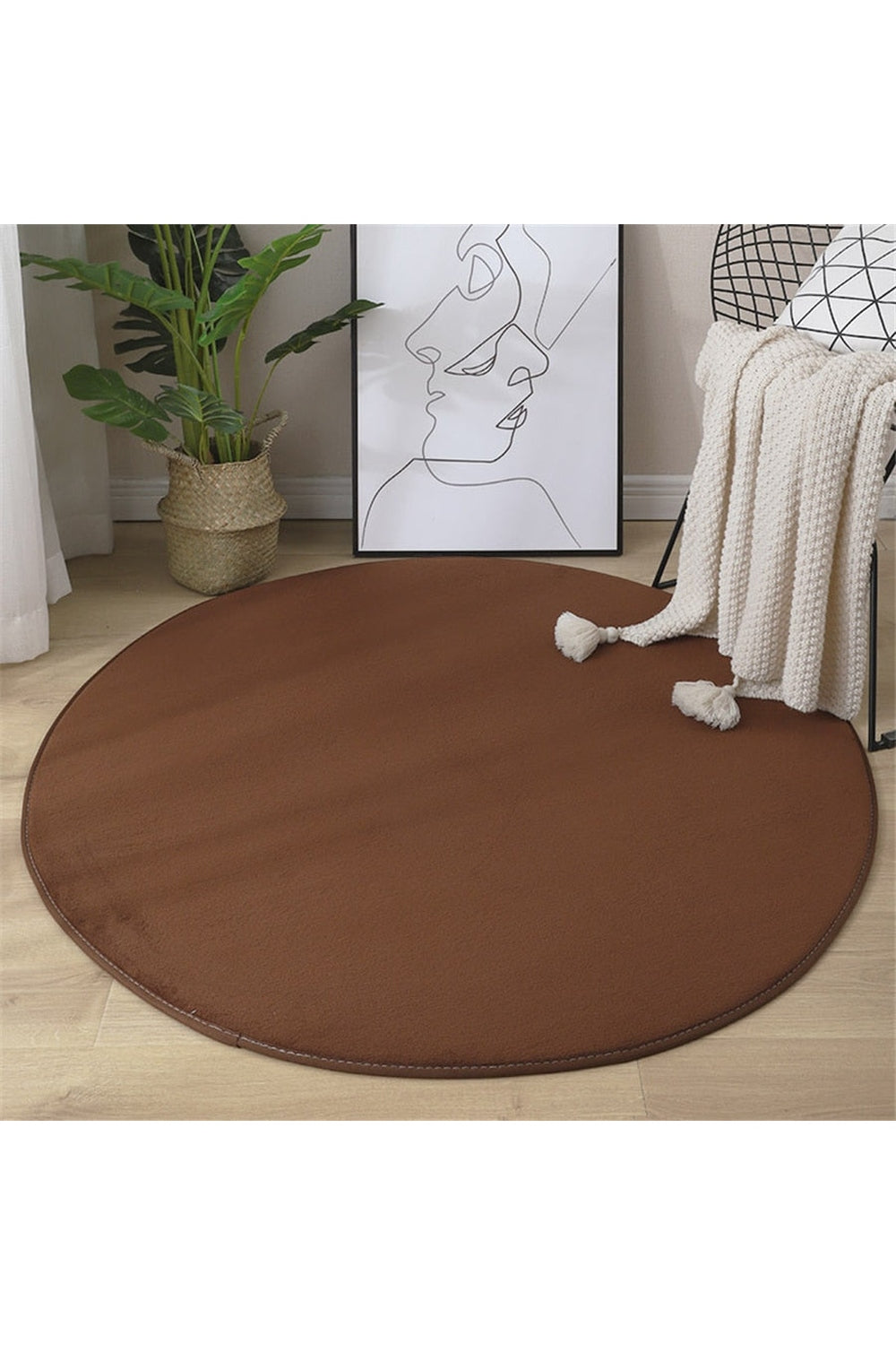 Soft, round rug with coral pattern