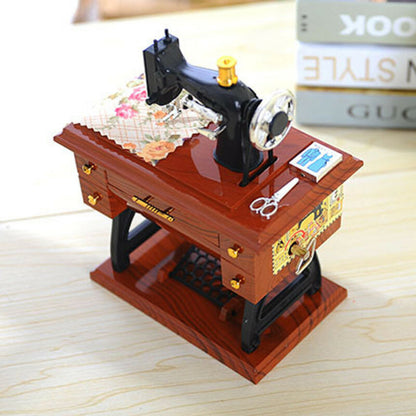Brehn | Mini Craft Retro Sewing Machine Decor