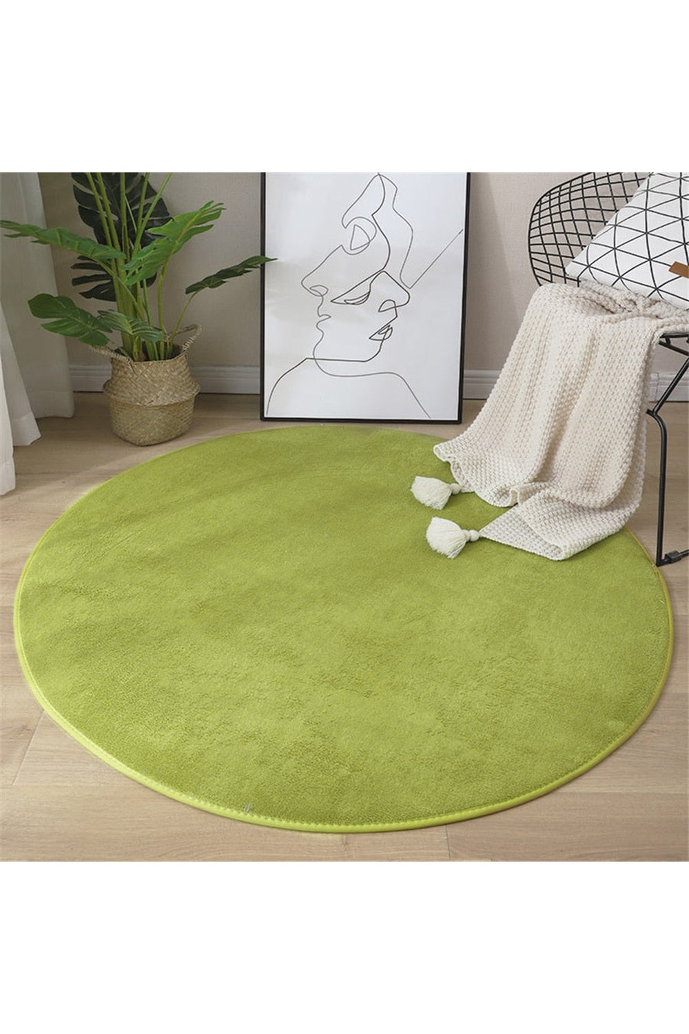 Soft, round rug with coral pattern