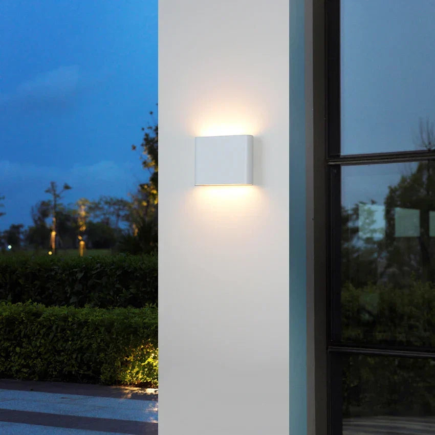 Weatherproof LED Wall Light, Robust Decorative Wall Lamp for Indoor and Outdoor Use | Karnz