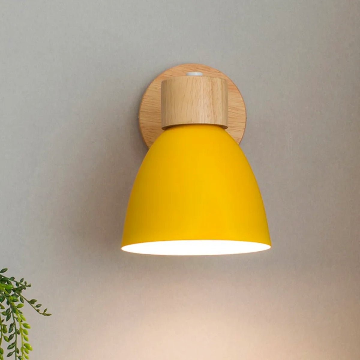 Skanto | Elegant Wooden Wall Lamp - Modern and Warm Design