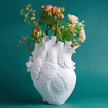 BowLift | Heart-shaped Art Vase – Creative Vessel in Anatomical Design Made of Resin