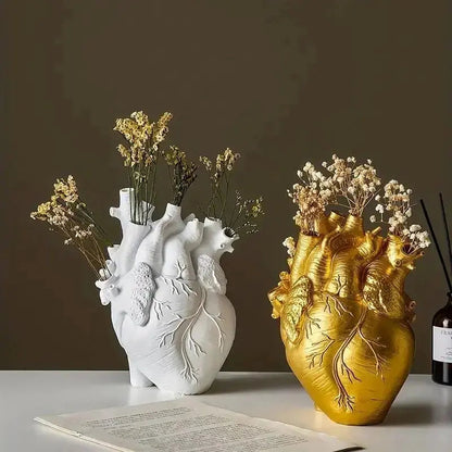 Heart-shaped Art Vase – Creative Vessel in Anatomical Design made of Resin