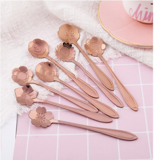 Skanto | 8-Piece Stainless Steel Teaspoon Set with Floral Design