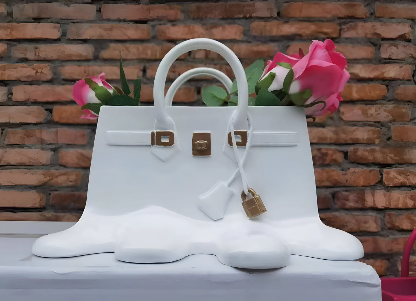 Frendorf | LuxuPurse Vases - Stylish Floral Purse Vase made of Resin