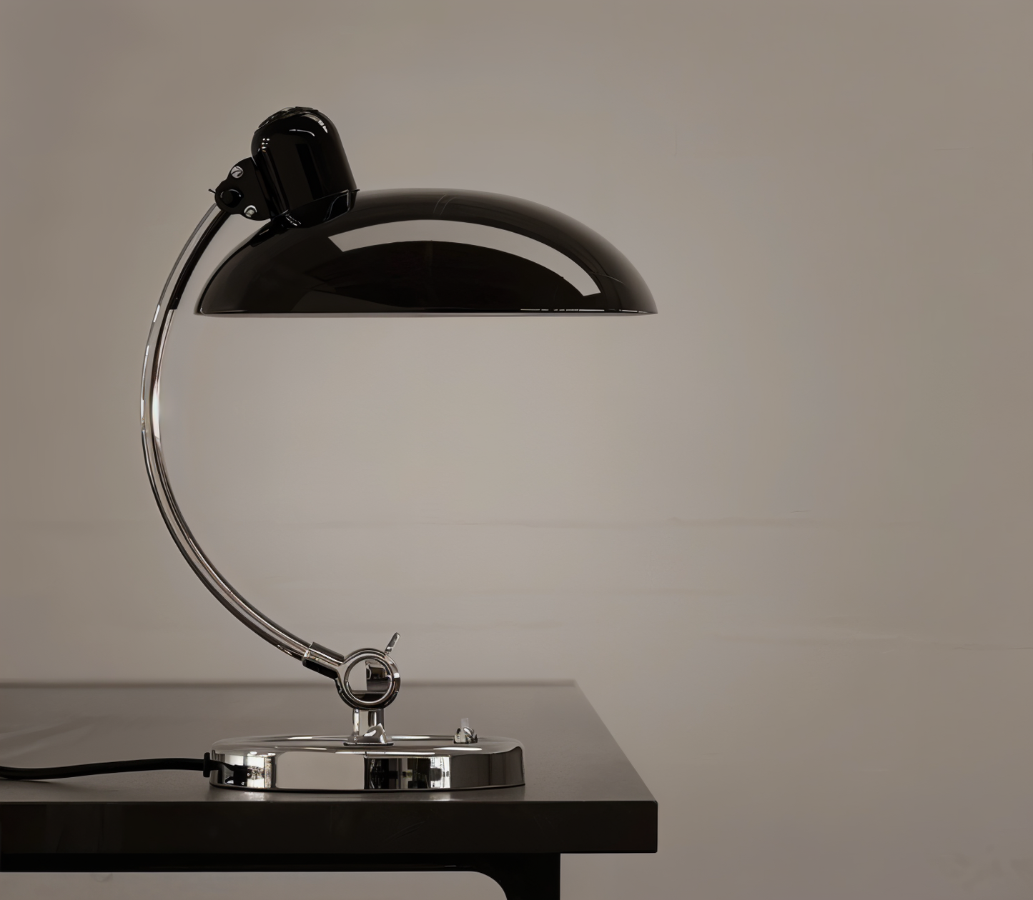 BowLift | Adjustable Vintage Desk Lamp made of Iron – Virella