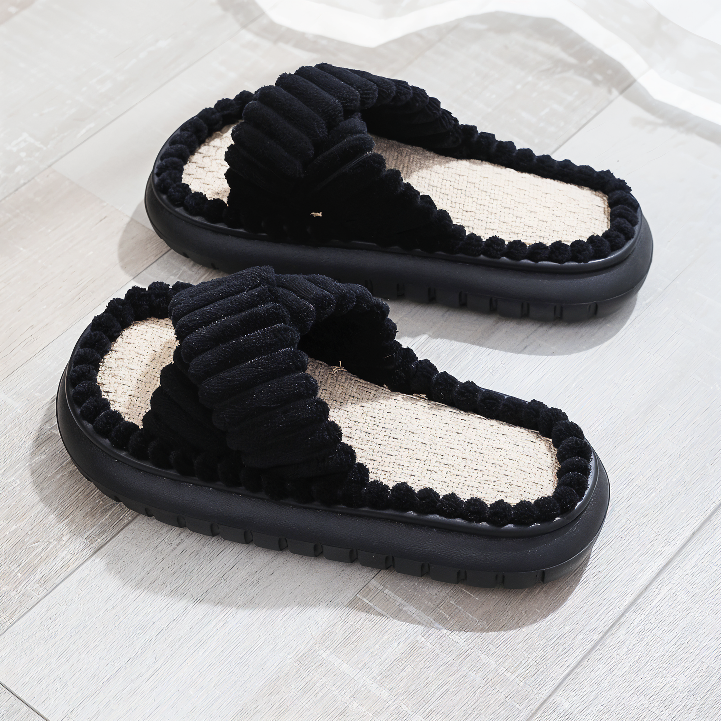 Sofie - Plush-lined slippers with cross straps