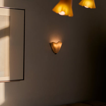 BowLift | Retro Wall Lamp of Colored Glass in Skirt-Shaped Shell Pattern