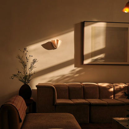 BowLift | Retro Wall Lamp of Colored Glass in Skirt-Shaped Shell Pattern