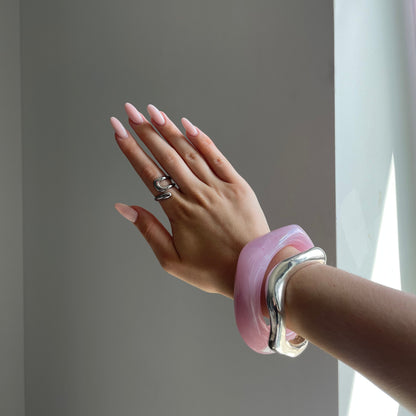 BowLift | Sculptural Silver Ring – Modern Design for Timeless Elegance