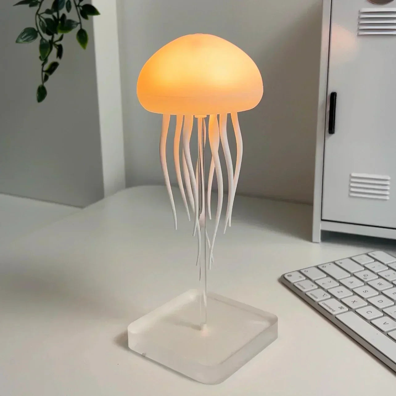 Skanto | LED Mood Lamp | Lifelike Jellyfish Light for Bedroom