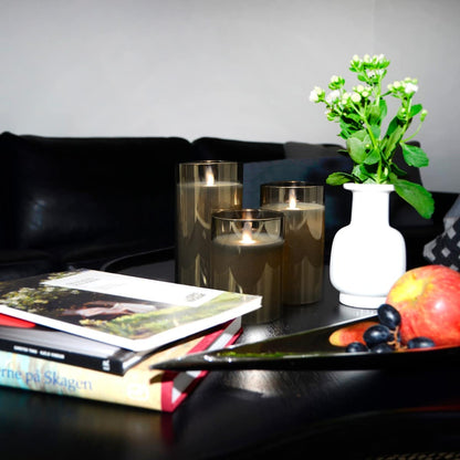 LED candle in glass with moving flame and remote control -White- 3 pieces. | Karnz