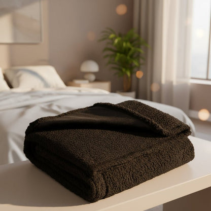 Skanto | Waterproof Throw for Cozy Nights