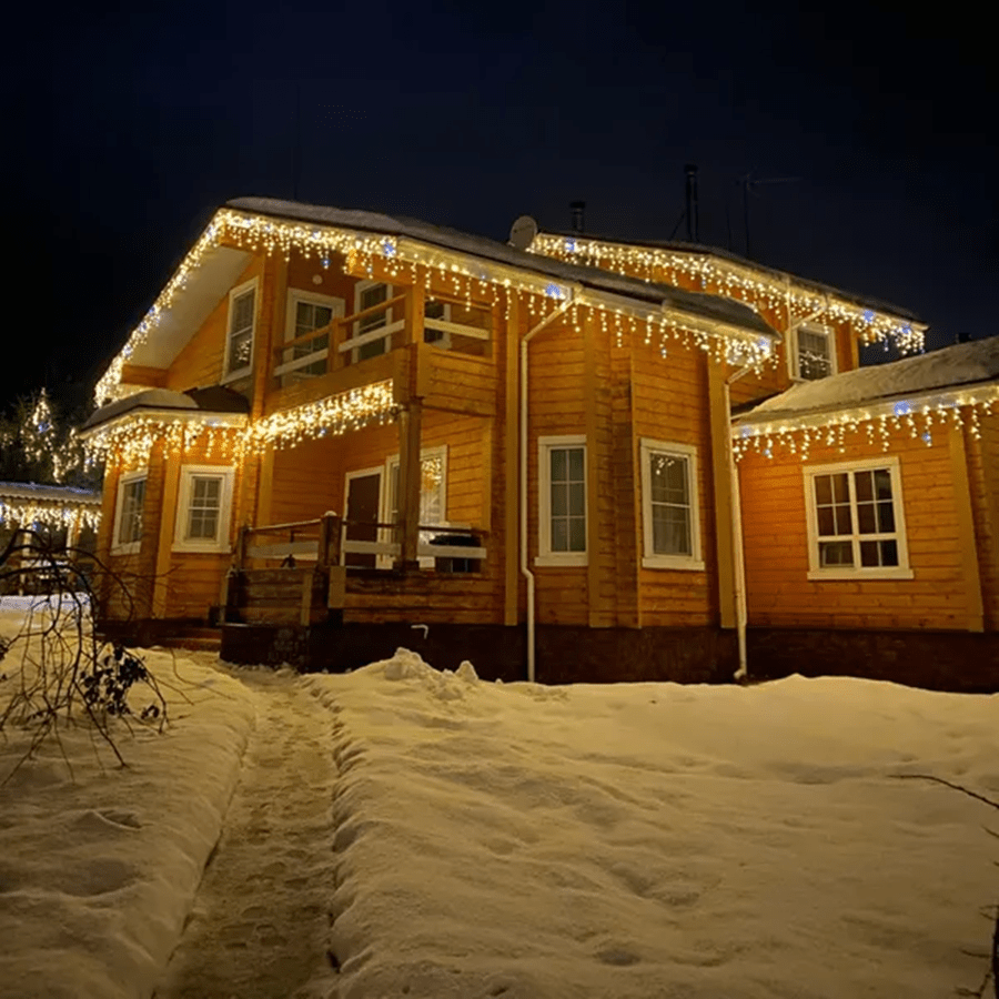 Skanto | LED Garden Curtain 4 x 0,6 m with Weather-Resistant Elegance