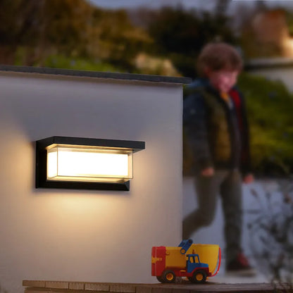 Modern outdoor wall light for garden and terrace | Karnz