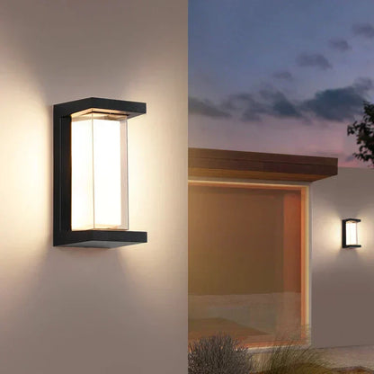 Modern outdoor wall light for garden and terrace | Karnz