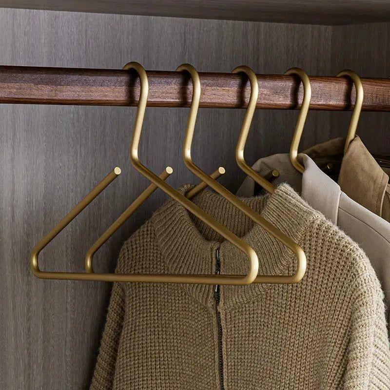 Skanto | Luxury Suit Matte Hanger Set 4 Plus 1