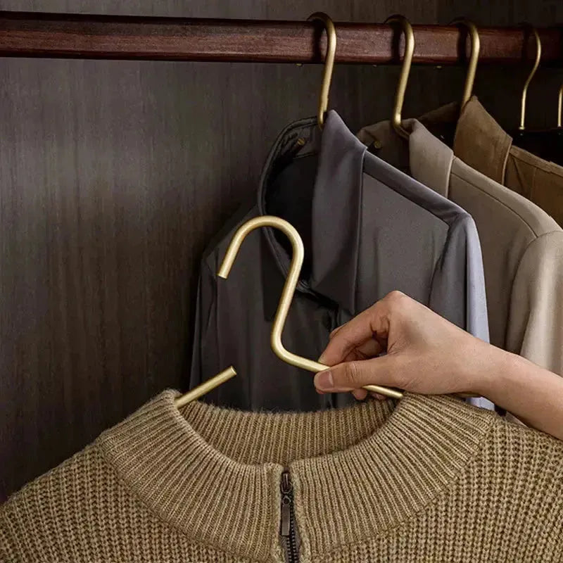 Skanto | Luxury Suit Matte Hanger Set 4 Plus 1