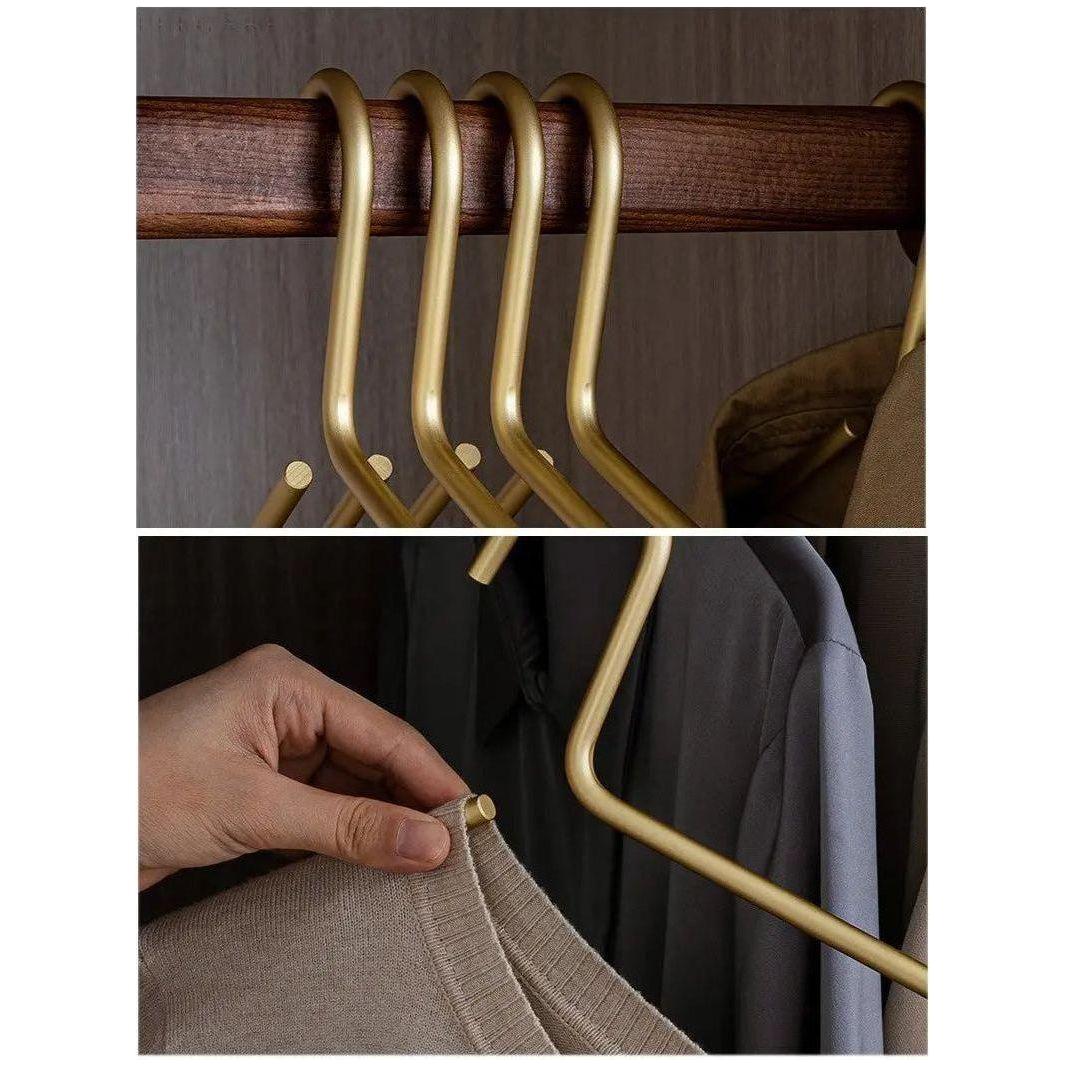 Skanto | Luxury Suit Matte Hanger Set 4 Plus 1