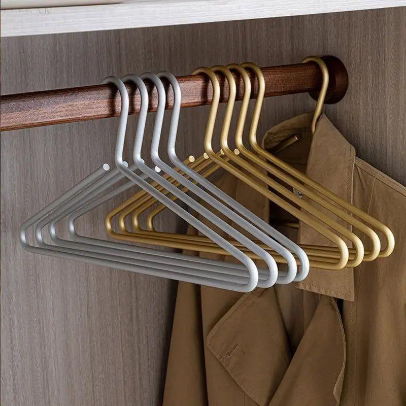 Skanto | Luxury Suit Matte Hanger Set 4 Plus 1