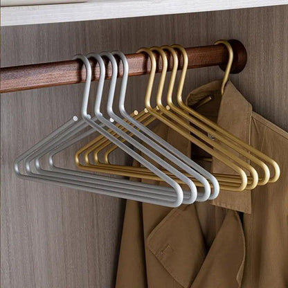 Skanto | Luxury Suit Matte Hanger Set 4 Plus 1
