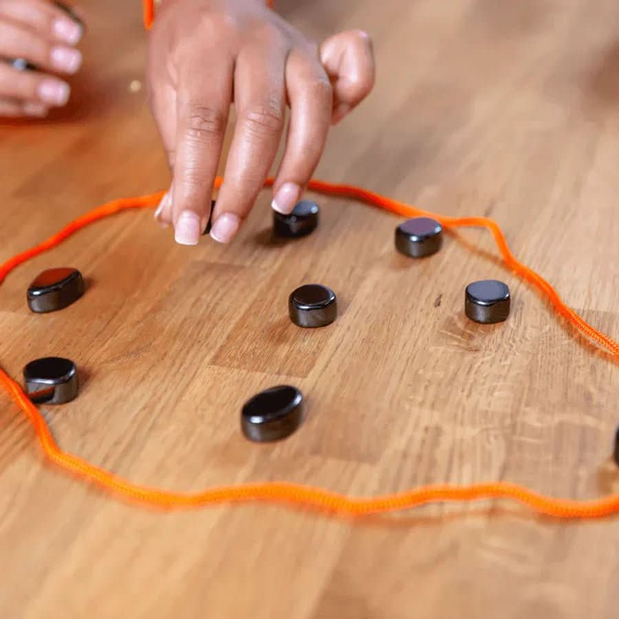 Skanto | Magnetic Chess Set – Compact and Robust for Travel and Home