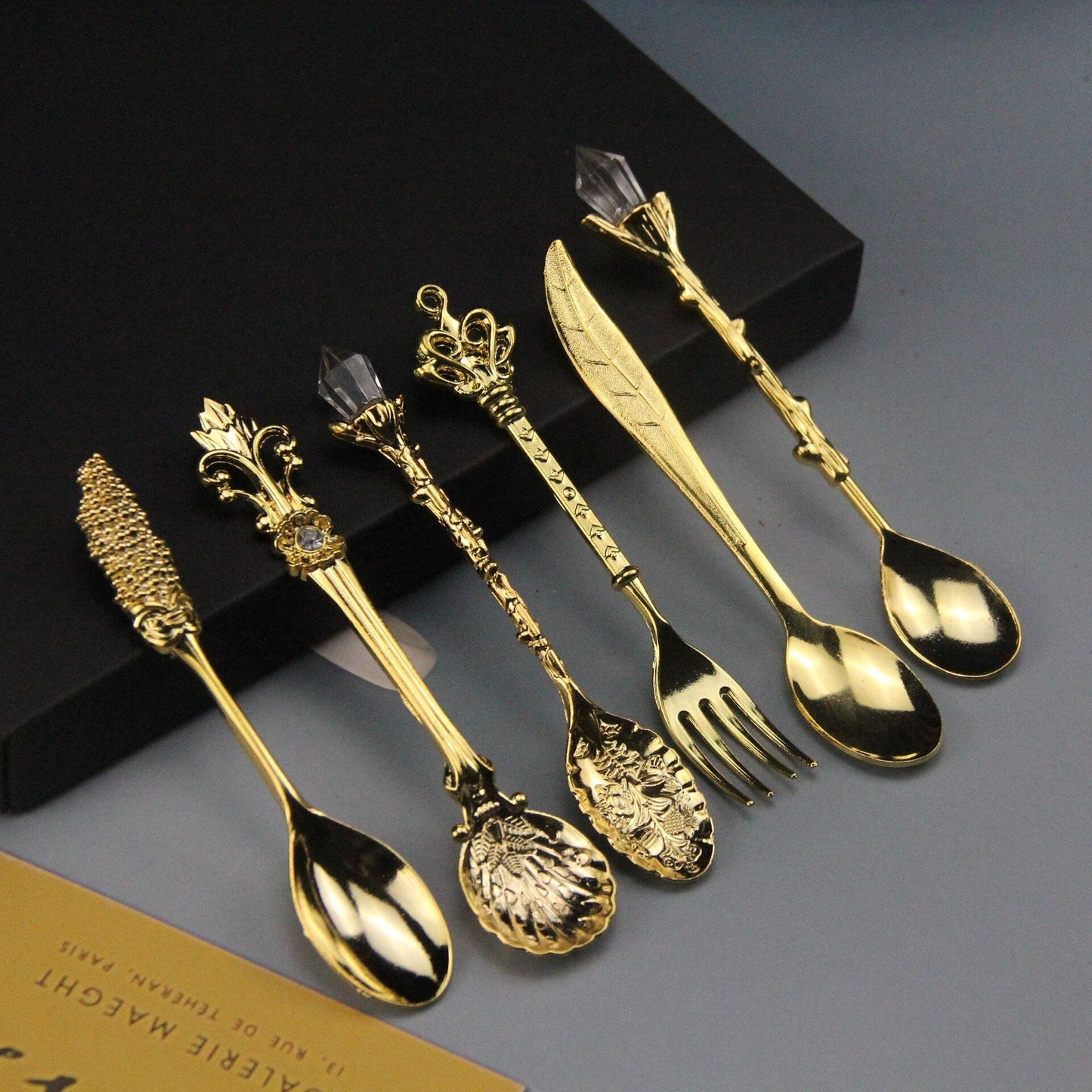 BowLift | Vintage Engraved Teaspoon – Classic Elegance for Your Table