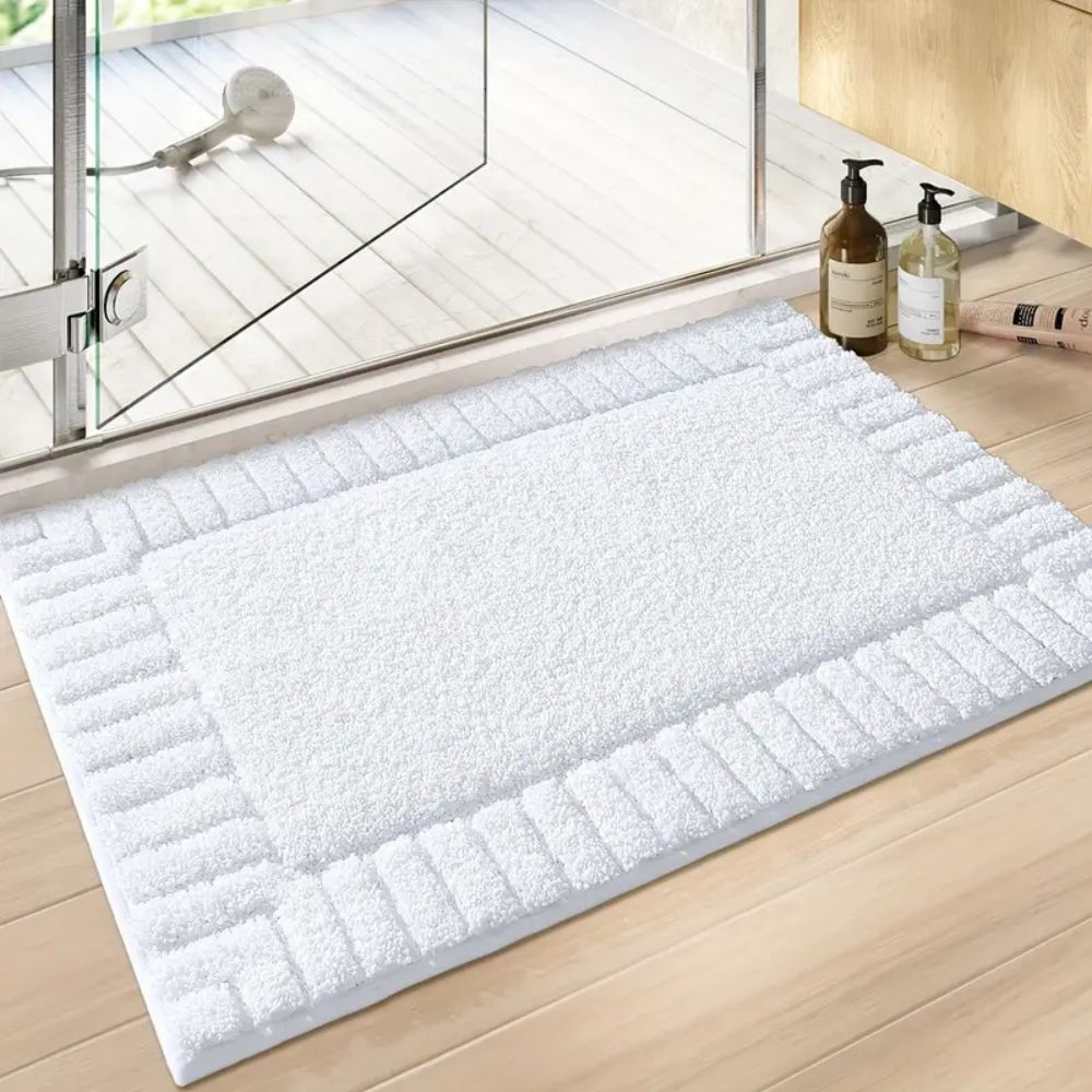 Skanto | Minimalist Stripe Bath Mat