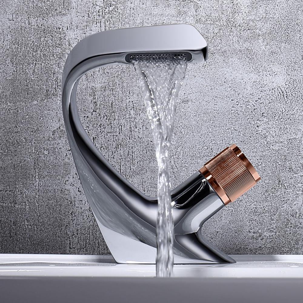 Skanto | AQUACASCADE Servantkran – Modern Waterfall Bathroom Mixer in Solid Brass