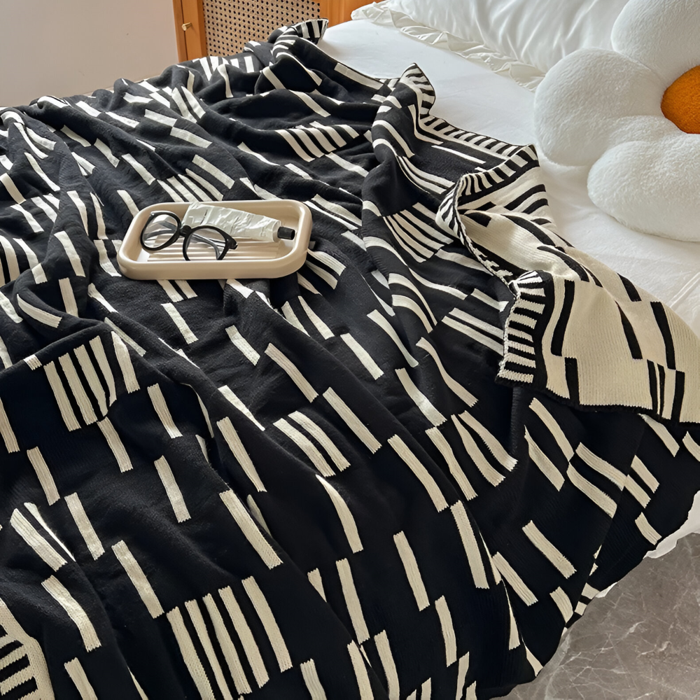 BowLift | CalmoWeave Plaid | Knitted Blanket Black-Beige | Soft & Warming | For All Seasons