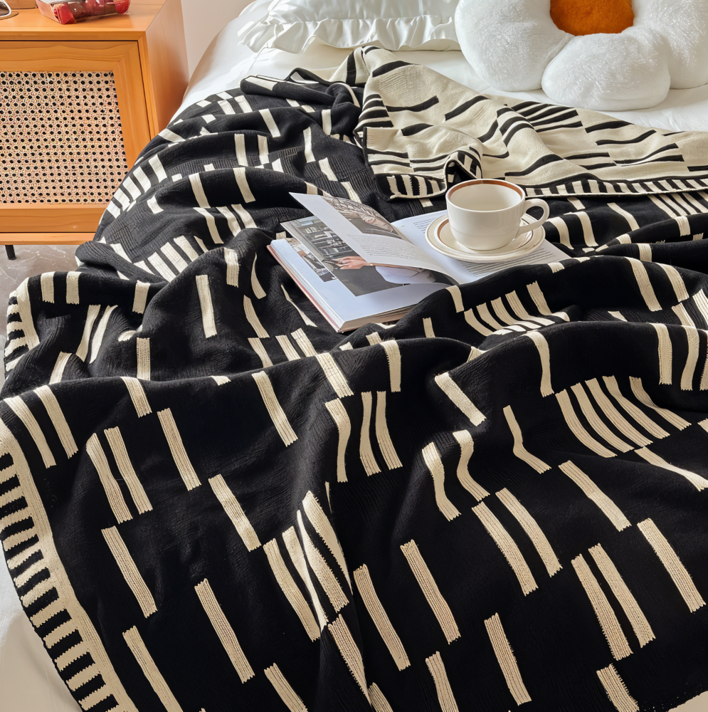 BowLift | CalmoWeave Plaid | Knitted Blanket Black-Beige | Soft & Warming | For All Seasons