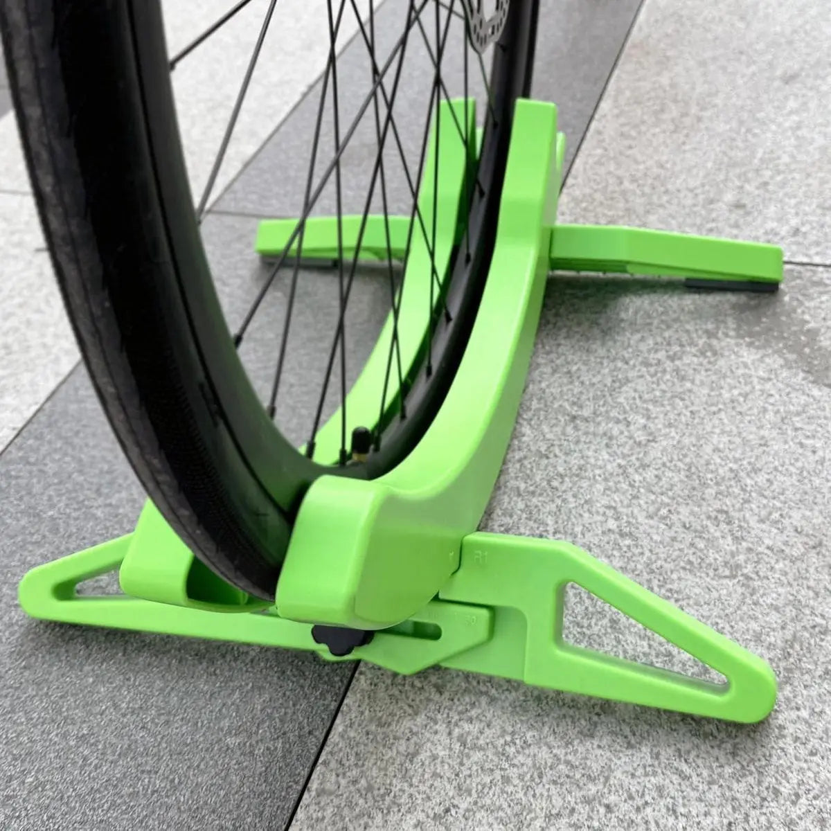BowLift | Never wobbling bicycles again – Our stable universal stand