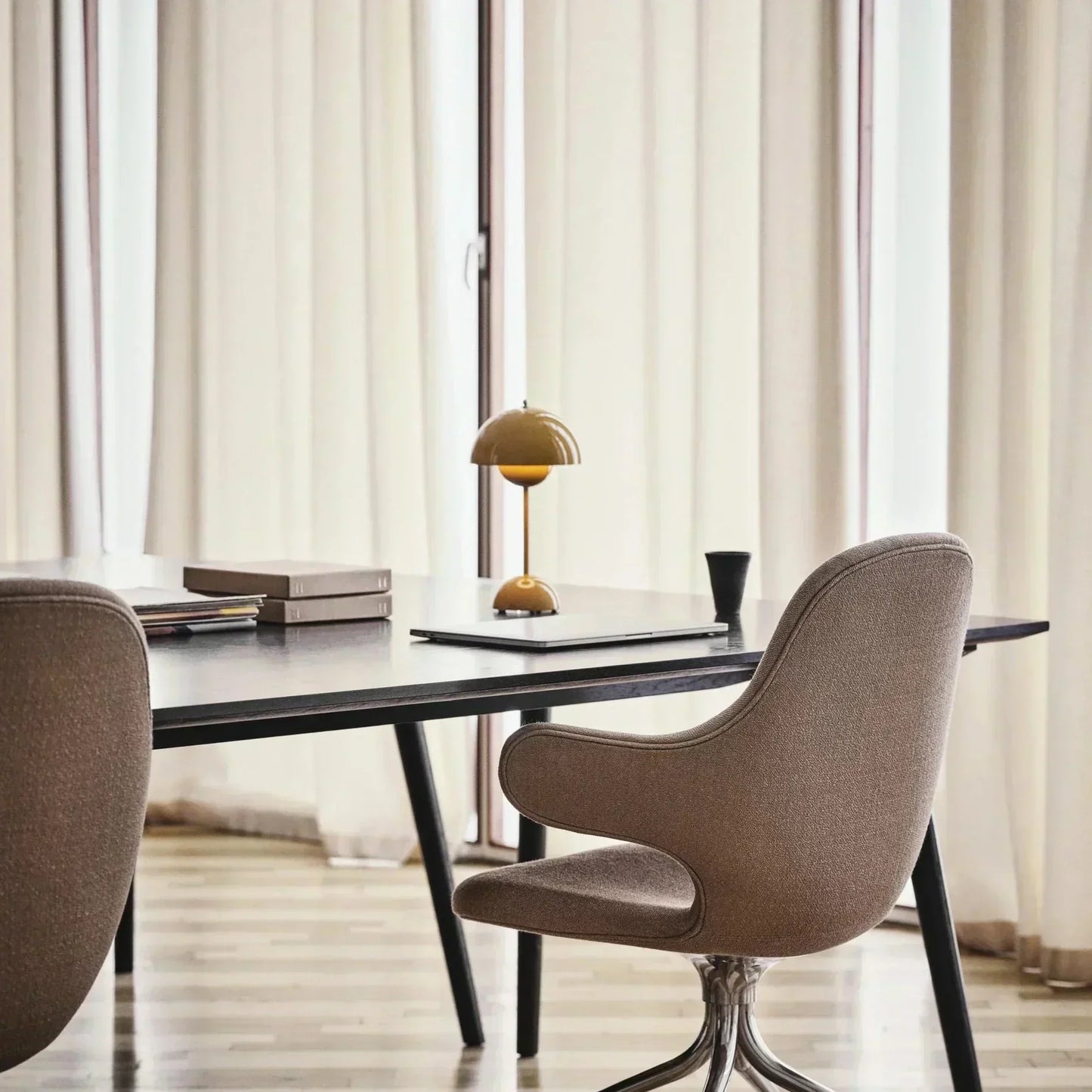 Brehn | NordicGlow Luxe Modern Mushroom Desk Lamp