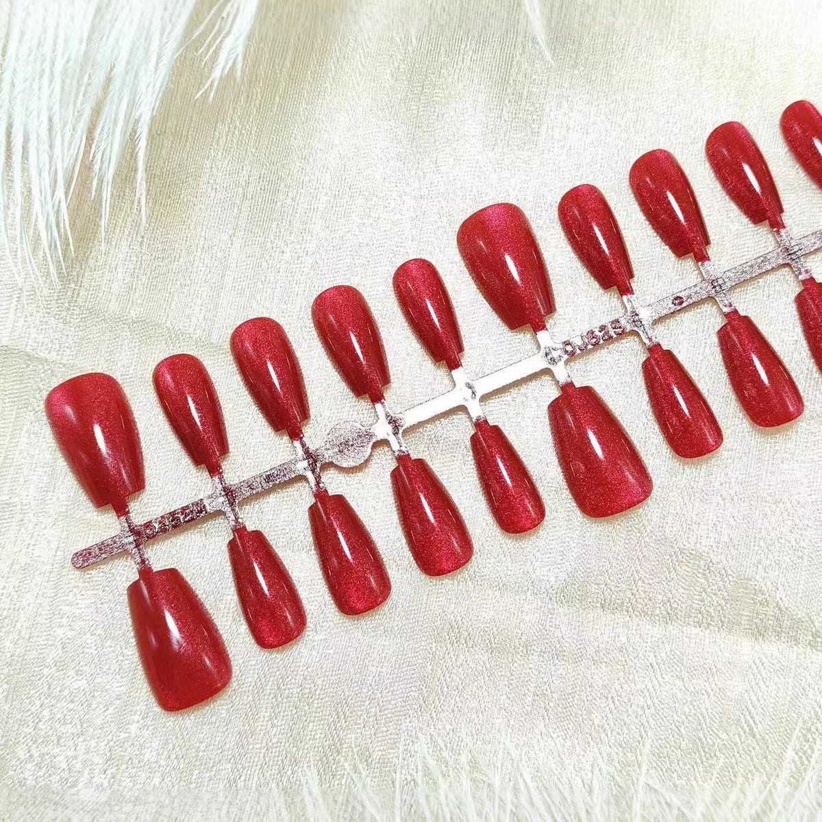 Artificial nails with shimmering effect Acalora
