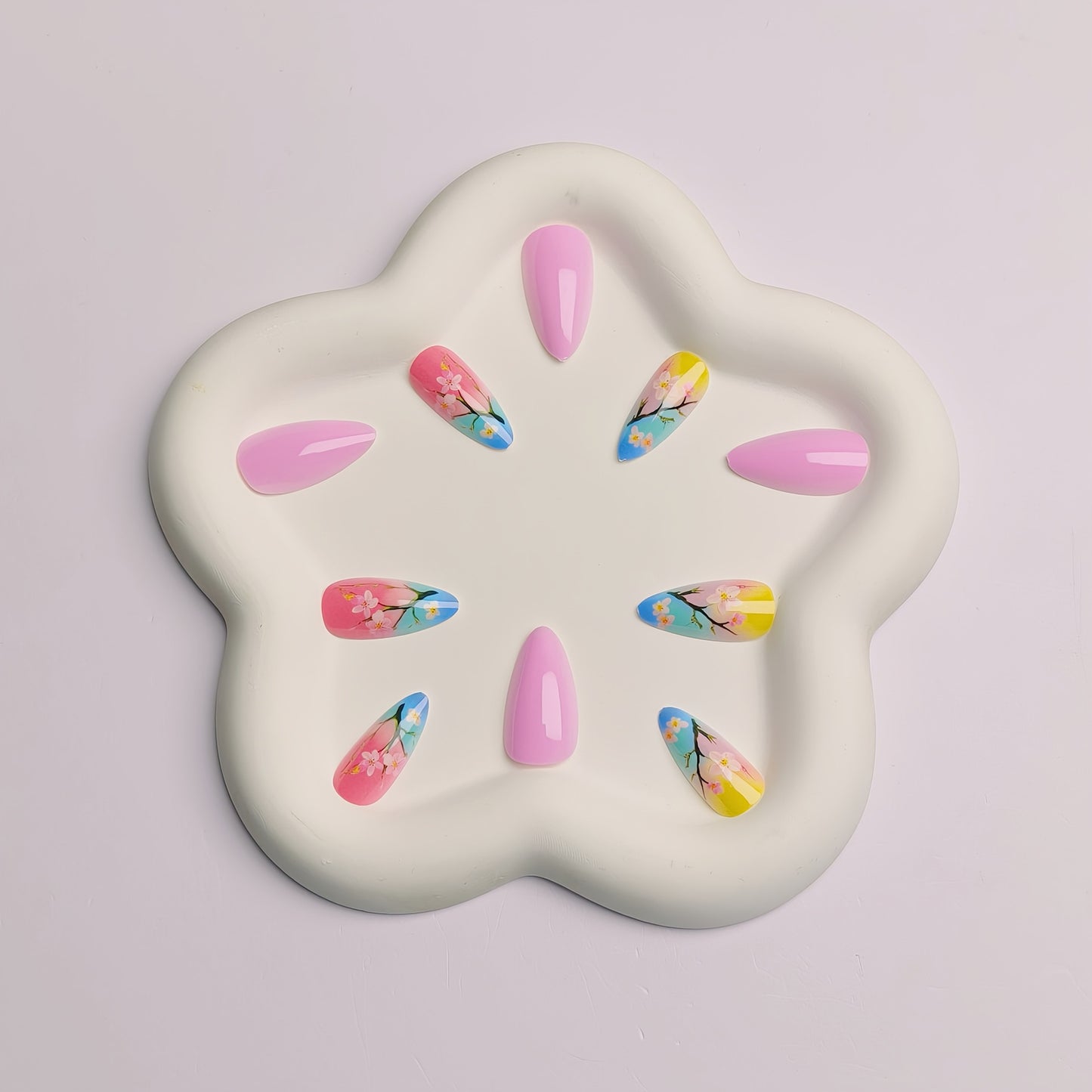 Floral Blossom-Themed Nail Art Acalora